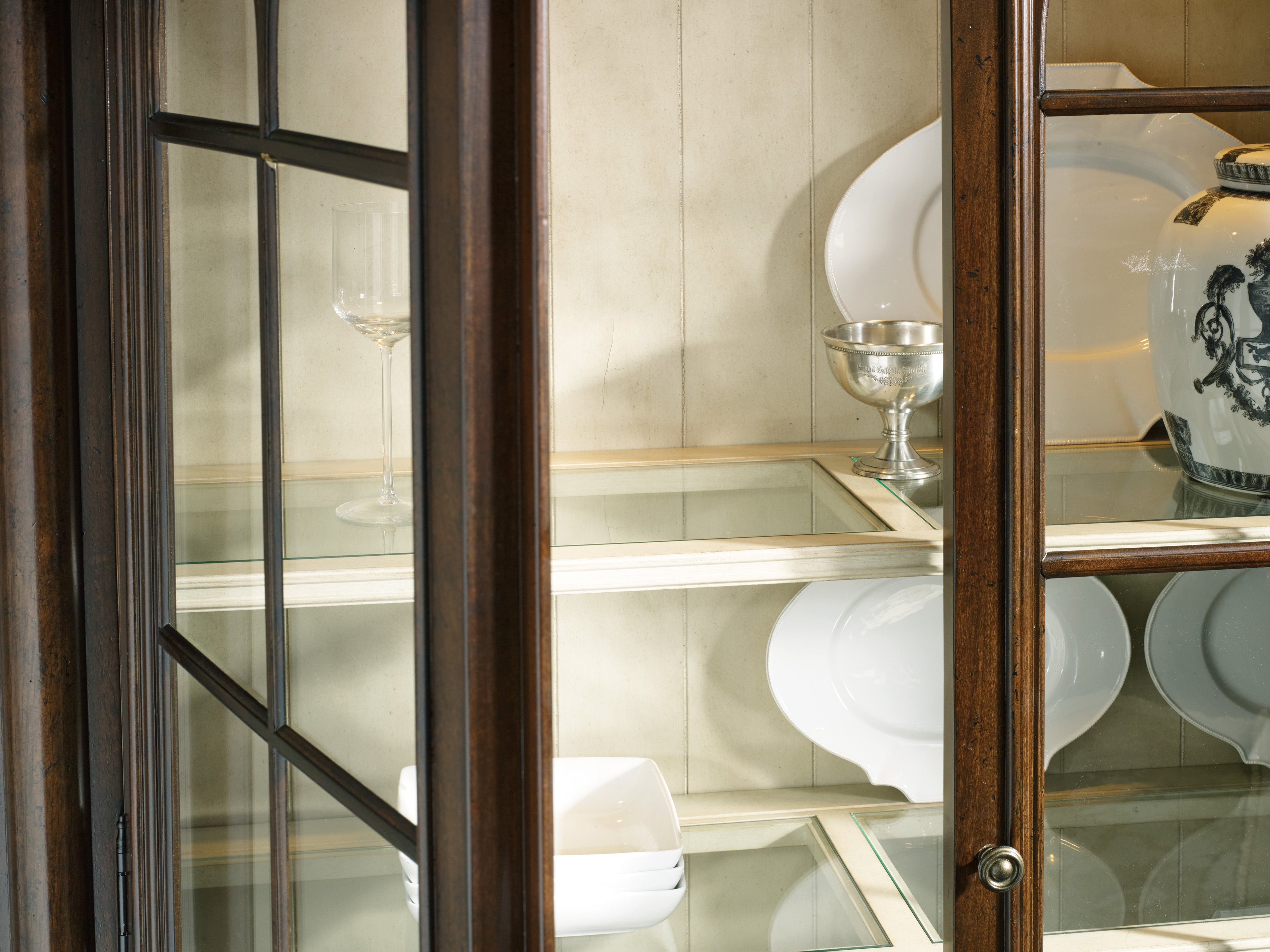 Leesburg Display Cabinet | Hooker Furniture - 5381-75906