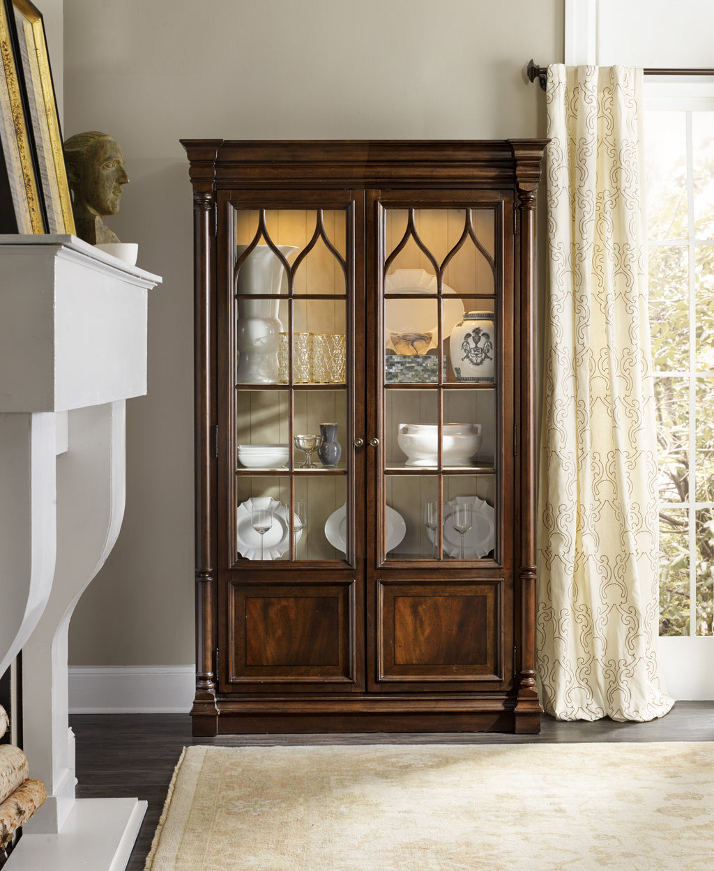 Leesburg Display Cabinet | Hooker Furniture - 5381-75906